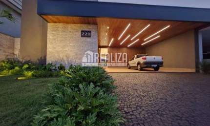 Casa de luxo no Recreio dos Bandeirantes, Uberaba - 3 suites, piscina aquecida e varanda gourmet!