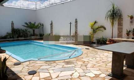 Sobrado com Piscina e Varanda Gourmet no Parque das Americas, Uberaba
