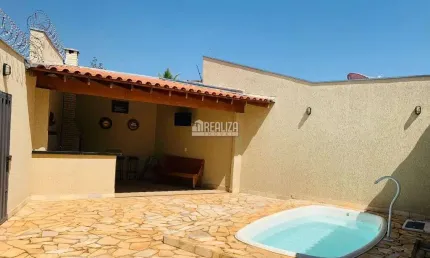 Casa a venda no bairro Grande Horizonte em Uberaba - 3 dormitorios, suite, piscina