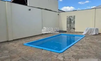 Casa com 4 quartos à venda no Olinda, Uberaba 