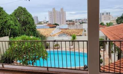 Casa de luxo no Boa Vista, Uberaba: 5 dormitorios, piscina e muito mais!
