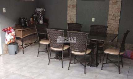 Casa sobrado a venda com 3 dormitorios, sendo 1 suite, no Conjunto Cassio Rezende