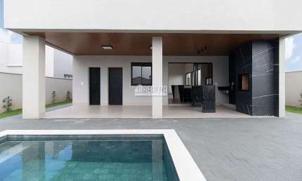 Casa a venda no Cyrela Landscape, Uberaba. 3 suites, piscina aquecida e portaria 24h.