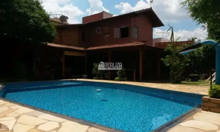 Casa com 4 suites e ampla area de lazer no bairro Olinda, Uberaba