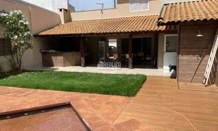 Casa com 4 quartos à venda na Cidade Jardim, Uberaba , 360 m2 por R$ 1.575.000