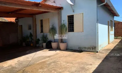 Casa a venda no bairro Residencial Rio de Janeiro, Uberaba: 2 dormitorios, 2 garagens