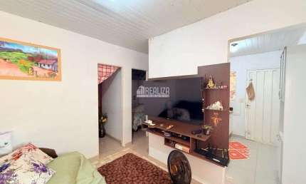 Linda casa a venda no Bairro Jardim Esplanada, Uberaba - 2 dormitorios e 3 banheiros!