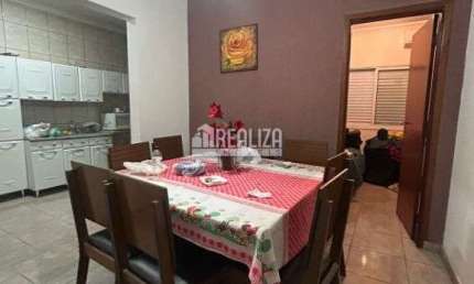 Casa a venda no Bairro Conjunto Manoel Mendes, Uberaba: 3 dormitorios, suite, churrasqueira e garagem para 2 carros.