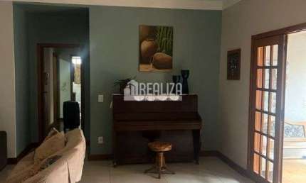 Casa a venda no bairro Fabricio, em Uberaba - 3 dormitorios, piscina e varanda!