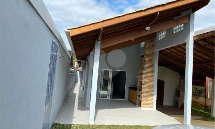 Casa térrea com 2 quartos à venda em Rio Escuro - SP