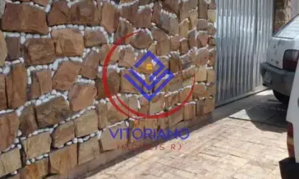 CASA Á VENDA EM BENTO RIBEIRO TRES QUARTOS  COM GARAGEM !