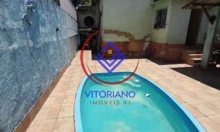 CASA TRÊS QUARTOS E PISCINA Á VENDA EM MARECHAL HERMES!