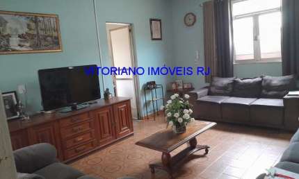 CASA  Á VENDA EM BENTO RIBEIRO DOIS QUARTOS GARAGEM !