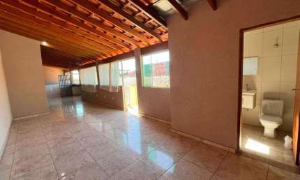Casa térrea com área gourmet no andar superior a venda por R$562.000,00