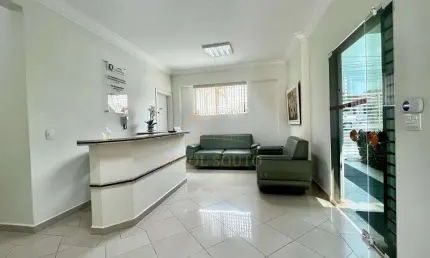 Clínica odontológica com 4 salas, recepção e quintal