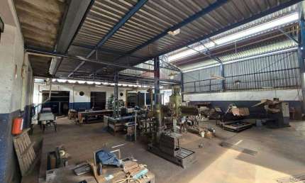 Aluga-se imóvel comercial na Avenida Maria de Jesus Condeixa com 1117 m² de construção