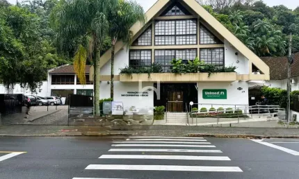 Casa comercial com 2 salas à venda na Rua Otto Boehm, 478, América, Joinville
