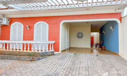 Casa 02 suítes no tradicional bairro das Bandeiras em Araçatuba