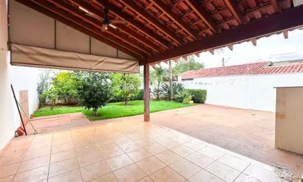 Casa com quintal amplo no bairro Jardim Nova Yorque - Araçatuba/SP