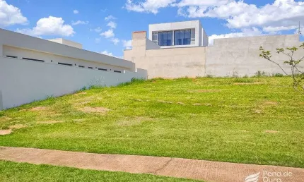 Terreno de 420 m² à venda no condomínio Royal Boulevard