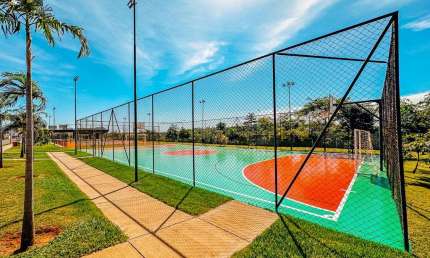 Terreno próximo da portaria no Condomínio Quinta do Ipê