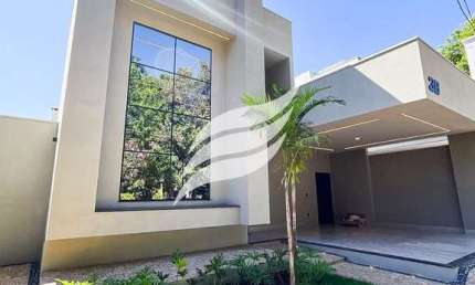 Casa com piscina à venda no condomínio Serra Dourada