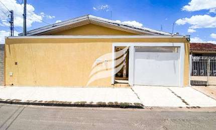 Casa 2 quartos à venda próxima à rua Aviação em Araçatuba