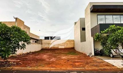Terreno de 220 m² à venda no condomínio Vila Madalena 1