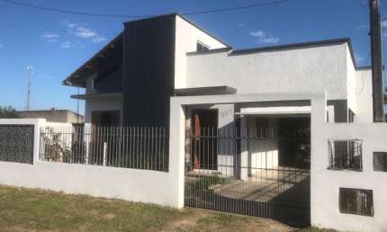 Casa com 3 quartos à venda na Avenida Getúlio Vargas, 687, Zona Oeste, Balneário Arroio do Silva