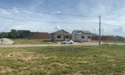 Terreno a Venda  - Loteamento Solar das Rosas - 12m x 28m aterrado pronto para construir.