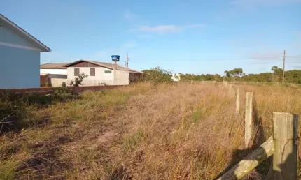 Terreno a venda medindo em ótima localização apenas 555m do mar