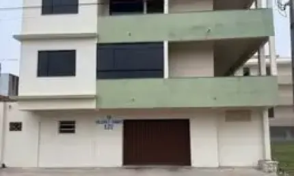 Apartamento mobiliado a 80 metros do mar, contendo: 02 dormitórios 01 banheiro sala e cozinha conjugadas 01 vaga de garagem coberta .