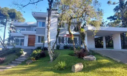 Casa alto padrão, no Condomínio Altos Pinheiros, em Canela/RS!