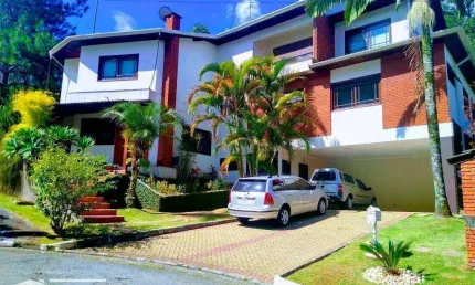 Sobrado a venda no condomínio Arujazinho, alto padrão e conforto