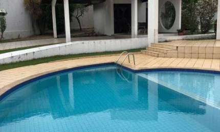 Casa Para Vender com 4 quartos 3 suítes no bairro QUINTAS DO CALHAU.