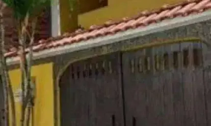 CASA DE TRÊS QUARTOS SENDO DUAS SUÍTES COM 360 METROS ÁREA CONSTRUÍDA. BAIRRO JARDIM LETÍCIA