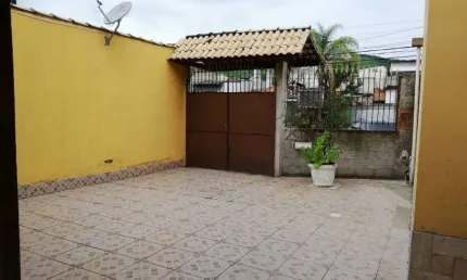 SÃO 4 (quatro) casas e 2 (duas) lojas! Tudo por R$ 400.000 mil reais!