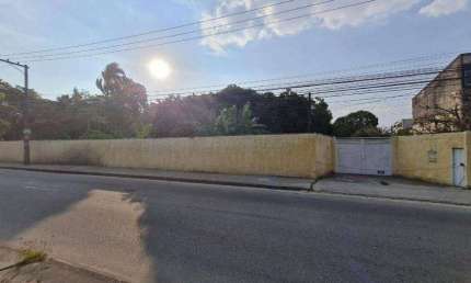 Área na Avenida Cesário de Melo; terreno em Campo Grande.