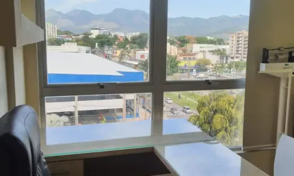 EXCELENTE SALA COMERCIAL, COM DOIS CONSULTÓRIOS E UMA RECEPÇÃO!