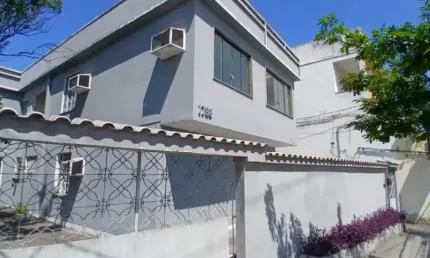 Excelente prédio de 2 andares com 4 apartamentos, com ótima localização!