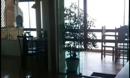 Excelente casa com linda vista para o mar, à 200 M da praia!
