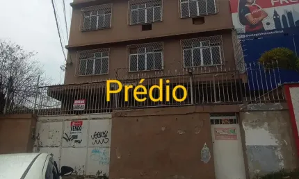 Excelente prédio com 3 andares, sendo 1° andar com loja na frente!