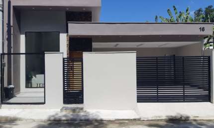 Casa contemporânea com piscina- condomínio fechado- Rio da Prata!!( Aceita permuta ) Contemporâneo ou life