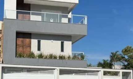 CASA TRIPLEX COM 4 SUÍTES, PROJETO MODERNO COM LINHAS RETAS, À VENDA NO CONDOMÍNIO DREAM GARDEN II COM LAZER COMPLETO E ÓTIMA LOCALIZAÇÃO EM VARGEM PEQUENA.