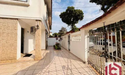 Sobrado com 3 dormitórios à venda, 140 m² por R$ 879.000,00 - Marapé - Santos/SP