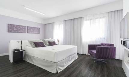 Flat com 33m² 1 dormitório 1 vaga para locação em Moema.