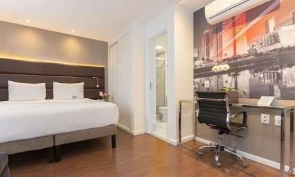 Lindo flat com 2 dorms para locação totalmente equipado muito próx da Faculdade FMU e Av Sto Amaro.