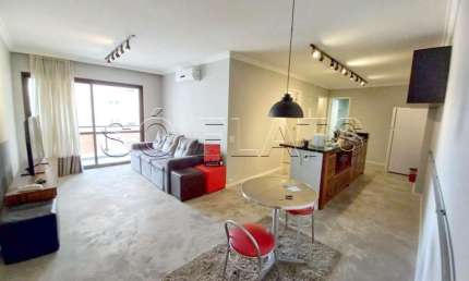 Flat contendo 2 dorms e 2 vagas com boa localização próx da Av. Faria Lima, disponível para locação.
