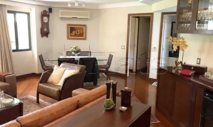 Em Moema, flat com 03 dorms, alto padrão, prox ao Shopping e Avenida Ibirapuera