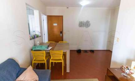 Flat no Brooklin com fácil acesso a Marginal Pinheiros, disponível à venda.